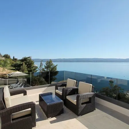 Sleeps 8 Pool Air Con Wifi *