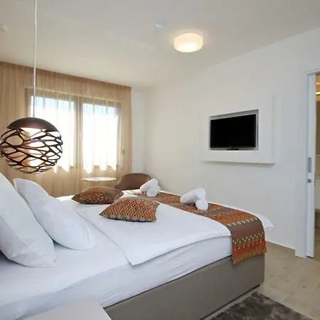 Sleeps 8 Pool Air Con Wifi 빌라