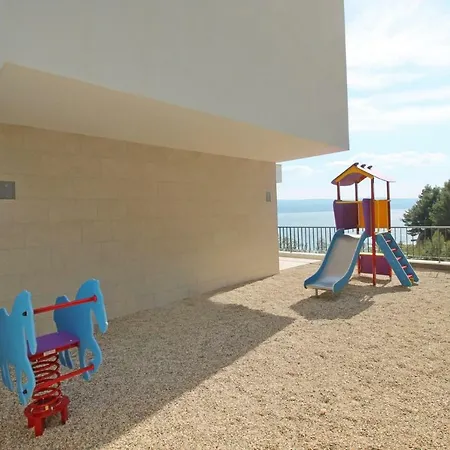 Sleeps 8 Pool Air Con Wifi * Ravnice (Omis)