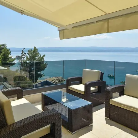 Sleeps 8 Pool Air Con Wifi * Ravnice (Omis)