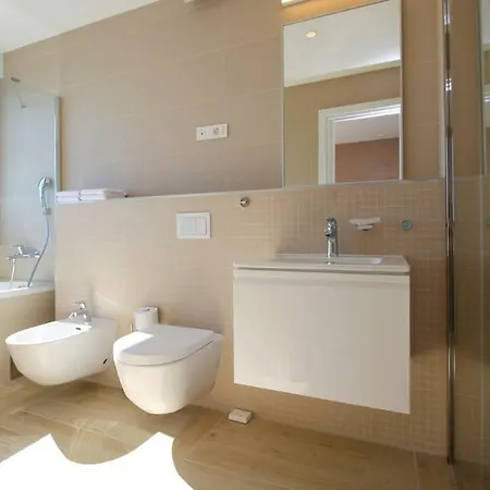 Sleeps 8 Pool Air Con Wifi * Ravnice (Omis)