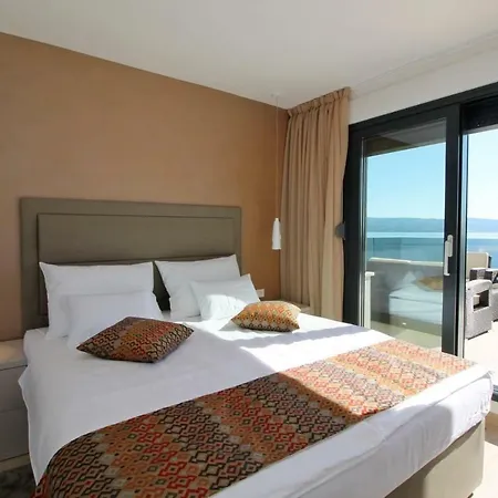 Sleeps 8 Pool Air Con Wifi * Ravnice (Omis)