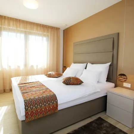 Sleeps 8 Pool Air Con Wifi Ravnice (Omis)